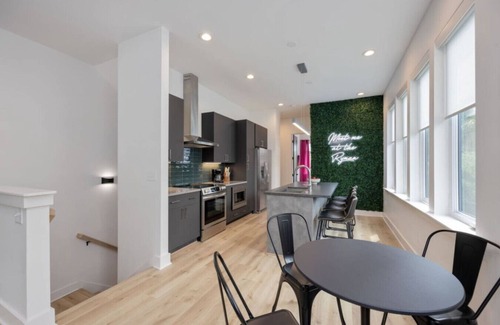 Radnor House | `The Ryman` 4BR Haven with Scenic Rooftop
