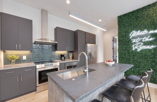 Radnor House | `The Ryman` 4BR Haven with Scenic Rooftop
