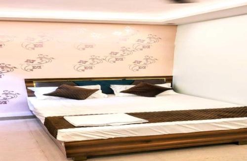 Tarabganj Hotel | The S V Palace