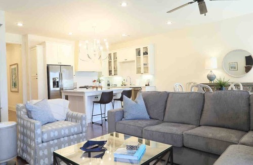 Oxford House | The Sadie, 3BR Beautiful Getaway by VelvetDitchVillas