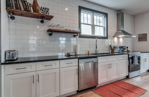 McFerrin Park House | The Sage Estate - Only 6 Minutes from Downtown