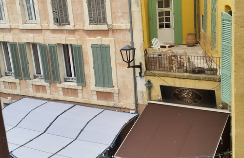 Salon-de-Provence Apartment | THE SALONIAN CORNER. Enjoy living in PROVENCE