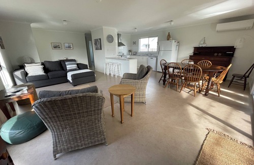 Waterhouse House | The Saltbox- Town Center, great location!