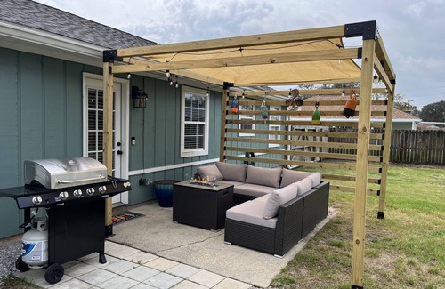 Gulf Breeze House | The Salty Breeze Beach House ~ 15 mins > Navarre & Pensacola Beach