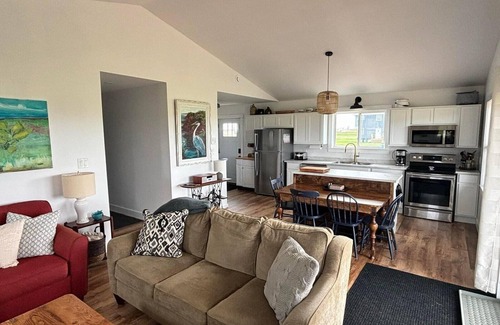 Darnley House | The Salty Hook close to Thunder Cove Beach