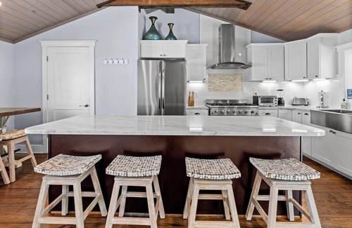 Morehead City House | The Salty Cottage at 6th-Downtown Morehead Historic Gem-Waterfront District!