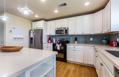 Galveston House | THE SALTY DOG - Beach Views - short walk to the beach; Pet Friendly