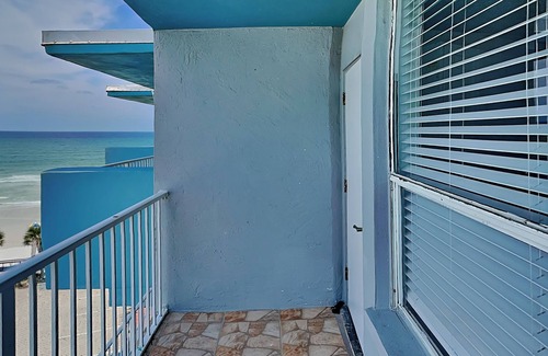 Daytona Beach Condo | The Salty Fountain | Beachfront Condo with Balconies, Resort Pool + Hot Tub