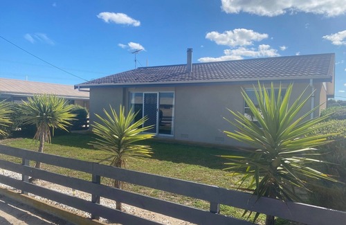 Melville House | The Salty Seabreeze- Dog friendly! Off Peak Special!