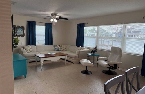 Sea Ranch On The Gulf House | The Salty Turtle! This 3BR/2BA/2CG waterfront retreat in Hudson, Florida