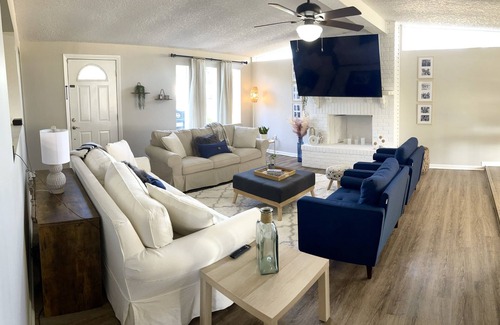 Northside House | The Sanctuary-8 minutes from Jax airport and 5 miles from the Jacksonville Zoo!