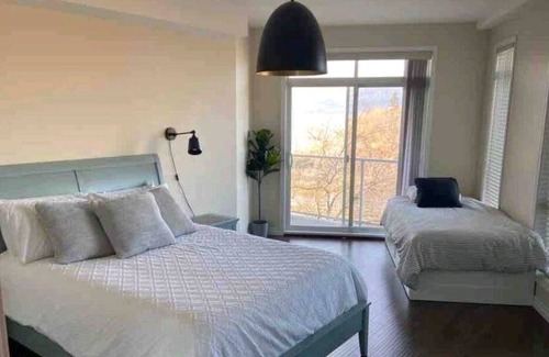North End Condo | The Sanctuary at Discovery - 3 BR Lakeview Condo