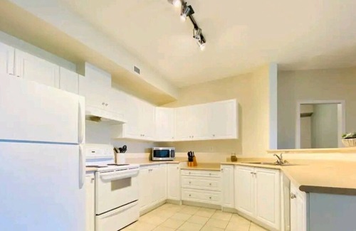 North End Condo | The Sanctuary at Discovery - 3 BR Lakeview Condo