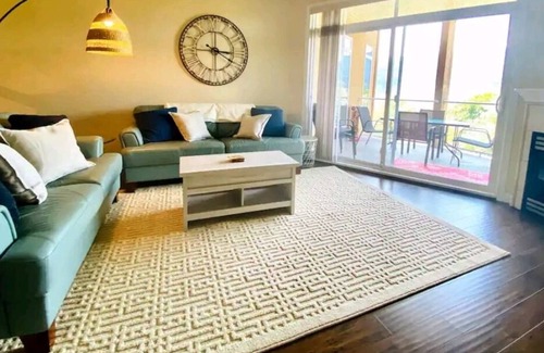 North End Condo | The Sanctuary at Discovery - 3 BR Lakeview Condo