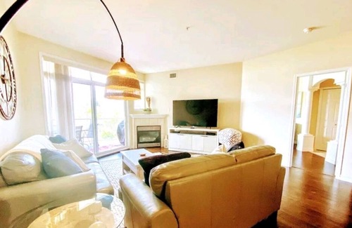 North End Condo | The Sanctuary at Discovery - 3 BR Lakeview Condo