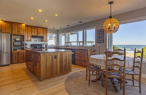 Seal Rock House | The Sanctuary at Seal Rock, Sleeps 8, Pet Friendly, Oceanfront, Hot Tub, BBQ, Beach Access