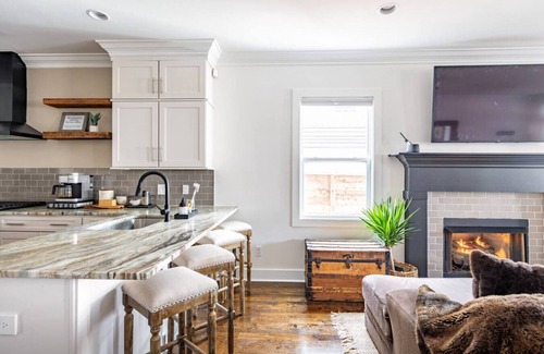 Buena Vista Apartment | The Sanctuary: Downtown Luxury | Cooled Jacuzzi