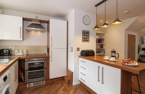 Windermere Cottage | THE SANCTUARY, family friendly, with a garden in Windermere