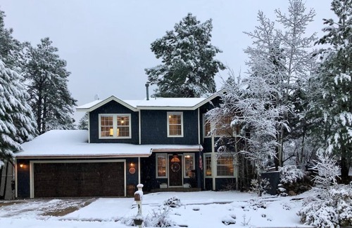Shadow Mountain House | The Sanctuary @ Mt. Elden: Hot Tub, Hiking & FUN!