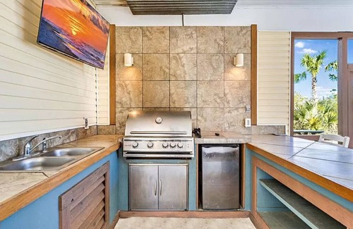 Treasure Beach Village House | The Sand Bar 🐶Friendly, Beach Views, Private Pool & HotTub, SGI Gated Community