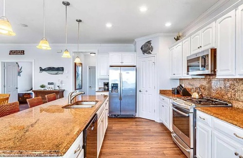 Treasure Beach Village House | The Sand Bar 🐶Friendly, Beach Views, Private Pool & HotTub, SGI Gated Community