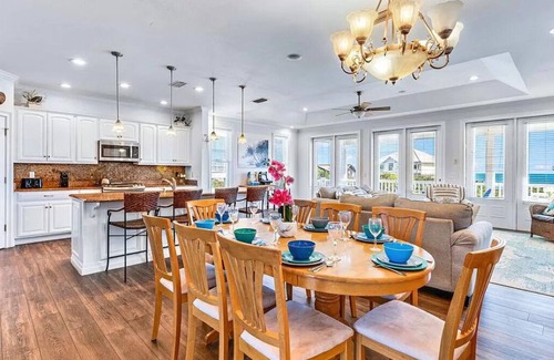 Treasure Beach Village House | The Sand Bar 🐶Friendly, Beach Views, Private Pool & HotTub, SGI Gated Community