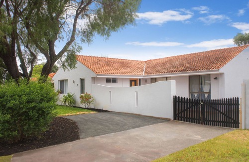 Broadwater House | THE SAND CASTLE - Holiday Sanctuary near the beach