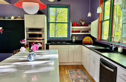 South Haven House | The Sandcastle: An Artistic Haven! Private Beach, Family-Friendly Wonderland