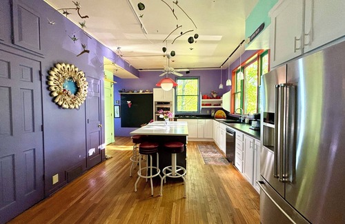South Haven House | The Sandcastle: An Artistic Haven! Private Beach, Family-Friendly Wonderland