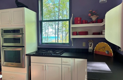 South Haven House | The Sandcastle: An Artistic Haven! Private Beach, Family-Friendly Wonderland