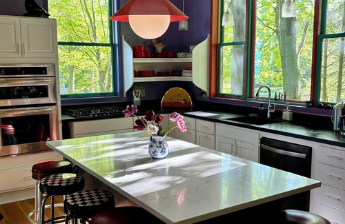South Haven House | The Sandcastle: An Artistic Haven! Private Beach, Family-Friendly Wonderland