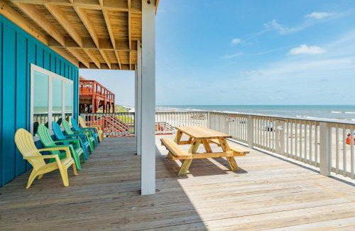 Surfside Beach House | The Sandcastle - Beachfront Home - Family Friendly
