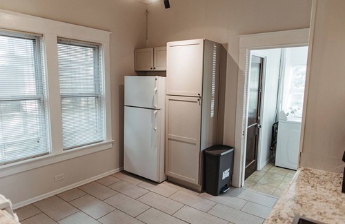 Hanover Place Apartment | The Sandstone - Monthly Retreat in Heart of Kansas City