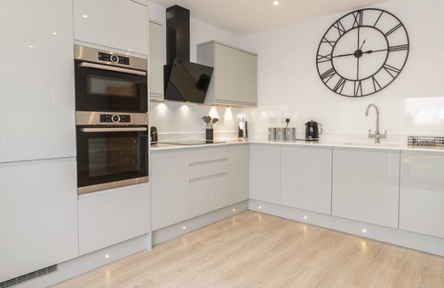 Tyn-y-Gongl Cottage | THE SANDY BEE, pet friendly, country holiday cottage in Benllech