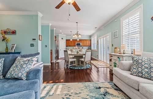 East Ocean View House | The Sandy Shoal-Beach House-Walking distance to beach