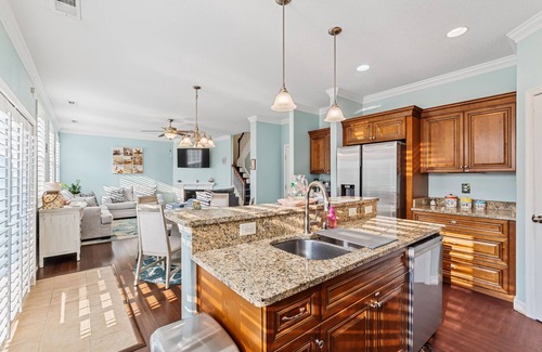 East Ocean View House | The Sandy Shoal-Beach House-Walking distance to beach