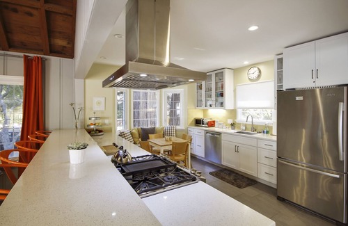Guerneville House | The Sandy Star - Enjoy Russian River Views and Access - Soak in the Spa!