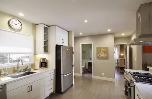 Guerneville House | The Sandy Star - Enjoy Russian River Views and Access - Soak in the Spa!