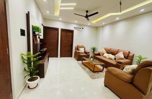 Allahabad Apartment | The Sangam Nest by Nivaas, modern 3-bedroom apartment near Mahakumbh 2025