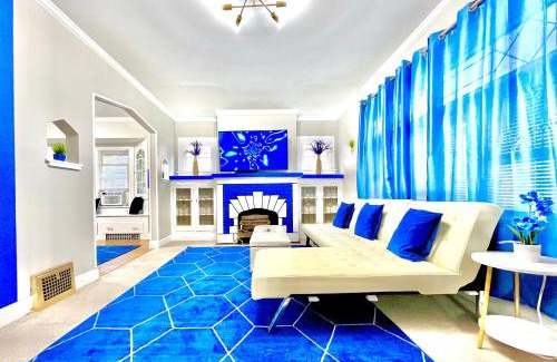 Old Brooklyn House | The Sapphire Haven - Your Old Brooklyn Oasis Awaits Families, Couples, Business Travelers Near Downtown With Parking, 300 MB WiFi & Self Check-In