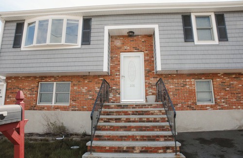 Revere Apartment | The Sapphire House with Deck in Revere Beach