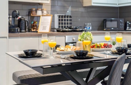 Leicester City Centre Apartment | The Sapphire Suite City Centre