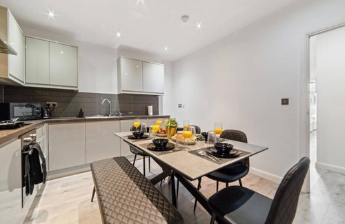 Leicester City Centre Apartment | The Sapphire Suite City Centre