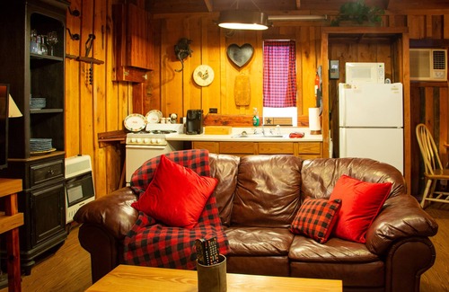 Hot Springs Cabin | The Sawmill Suite at Panther Valley Ranch