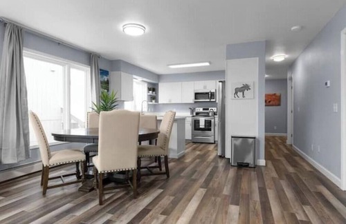 Tudor Area House | The Scenic Alaskan Venture Home [B]