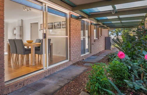 Moss Vale House | The Scotty House, 3-Bed With Garden near Shops
