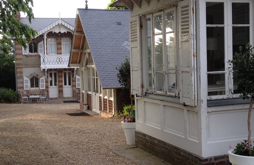 Villerville House | The sea at the end of the garden