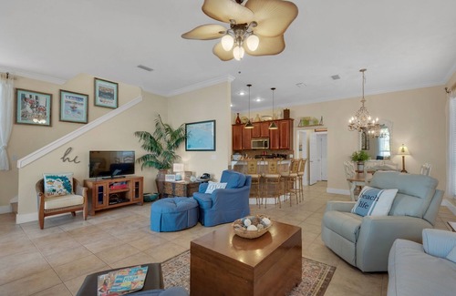 Miramar Beach Cottage | The Sea Breeze Cottage! - FREE Beach Serv. In Season Mar - Oct!