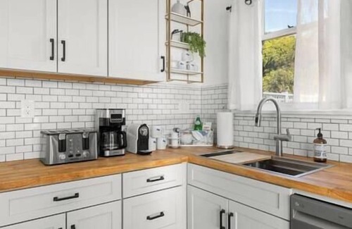 Ventura House | The Sea Breeze Suite at Twin Palms