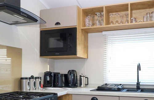 Bacton Cottage | THE SEA LODGE, pet friendly, country holiday cottage in Walcott